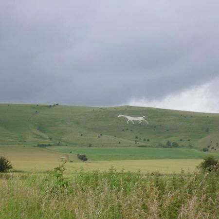 Calne Bed And Breakfast Екстериор снимка